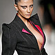 Modelka w kreacji marki Gizia