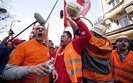 Demonstracj� hutnik�w w Pary�u spacyfikowa�a policja