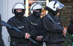  Gwa�towna manifestacja w Poznaniu. Kamieniami w siedzib� PO