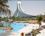  Metro w Dubaju nap�dzane reklam�