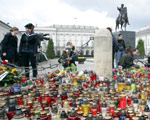  Polska podzielona przez smole�sk� tragedi� i krzy�