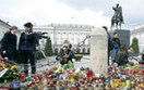 Polska podzielona przez smole�sk� tragedi� i krzy�