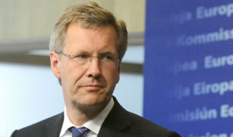 Wulff pod obstrza�em medi�w. Straszy� dziennikarzy?