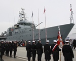 Polski okr�t pop�yn�� na misj� NATO
