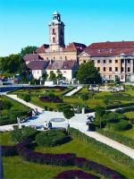 Ogromny zespół pałacowy w Żarach