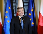  Prezydent podpisa�. To koniec ulg na paliwo 