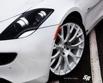 Fisker Karma w bieli dzi�ki SR Auto Group
