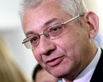  Dorn "broni� mato�a" przed siedzib� Tuska