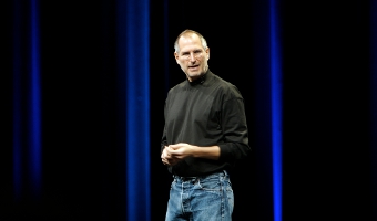 Steve Jobs. Przygl�da�o mu si� FBI