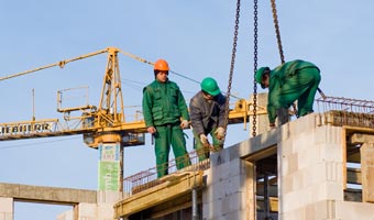 Średnia pensja wystarczy na pół metra mieszkania