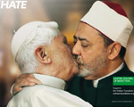  Kontrowersyjna kampania Benettona. Papie� ca�uje imama