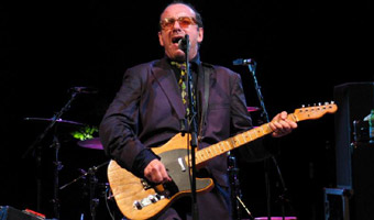Elvis Costello walczy z płytową drożyzną
