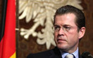 Guttenberg zrzeka si� tytu�u doktora  