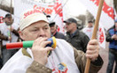 Stoczniowcy pikietuj� MON, chc� pracy