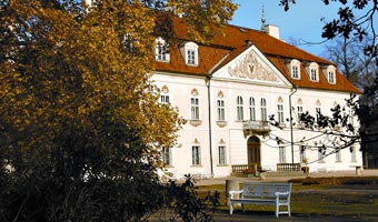 Pa�ac w Nieborowie- rezydencja magnat�w pe�na duch�w