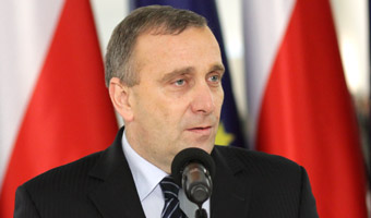 Posłowie odbierają zaświadczenia o wyborze