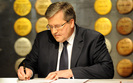 Sp�r o orze�ki na koszulkach. Prezydent podpisa� projekt