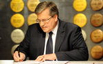  Sp�r o orze�ki na koszulkach. Prezydent podpisa� projekt