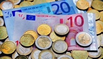 Euro spada poni�ej 4,35 z�. Dalszy kierunek zale�ny od EBC