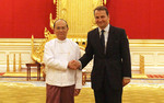  Rados�aw Sikorski w Birmie uczy jak zmienia� kraj