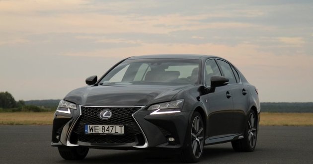 Hybrydowy Lexus GS 450h czy elektryczna Tesla Model S?