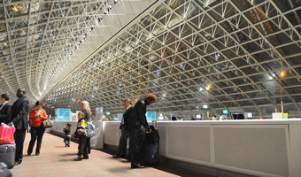 Wci�� trwa strajk kontroler�w na paryskich lotniskach