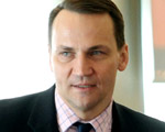 Sikorski: Tusk kaza� przeprowadzi� konsultacje nad ACTA