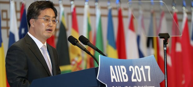Minister finansów Korei Południowej Kim Dong Jon.