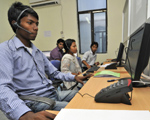 W Indiach anulowali 122 licencje na telefoni� kom�rkow�