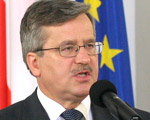  Komorowski: Lech Kaczy�ski ma ju� "kr�lewski pomnik"