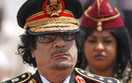 Kaddafi zgin�� od postrza�u w g�ow�