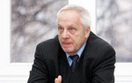 PO wygrywa w 13, PiS w 11 okr�gach