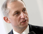  Przed�u�enie wieku emerytalnego. Rz�d pracuje