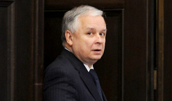 Z og�oszeniem kandydowania prezydent czeka na PiS