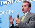  Schwarzenegger obje�d�a Azj� w interesach