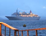  W�osi wybieraj� �wi�ta na statkach. Mimo kryzysu