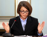 Ar�ukowicz przepytuje Piter�, kt�ra "nic nie wiedzia�a"