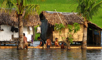 Pow�d� na Filipinach. Ludzie ignoruj� ostrze�enia