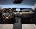 Lexus pokaza� model ES 300h i 350 w Nowym Jorku