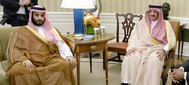 Na zdjęciu od lewej strony: książę Mohammed bin Salman i Mohammed bin Nayef