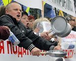  Jajami i pomidorami w Rad� Najwy�sz�. Ukrai�cy przeciw zmianom podatk�w