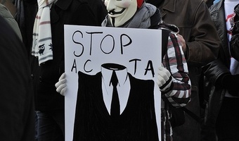 Debata o ACTA: premier na razie nie ust�pi
