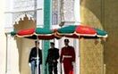 Kr�l Maroka u�askawi� wi�ni�w politycznych