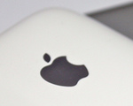 Apple na wojnie z blogerem. Policja rekwiruje sprz�t