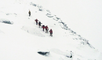 Poszukiwania alpinist�w wznowione. Ale bez �mig�owca