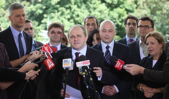 PJN chce cofnięcia zmian w OFE. PiS na nie