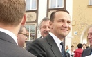 Sikorski wygrywa z Wprostem. Tygodnik musi przeprosi�