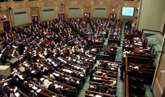 Sejm zdecydowa�. B�dziemy pracowa� w Trzech Kr�li