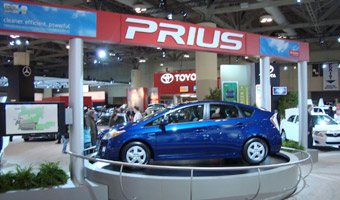 Toyota wycofa 300 tys. samochodów