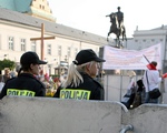  Nietypowy raport KRRiT: Relacje z konfliktu o krzy�